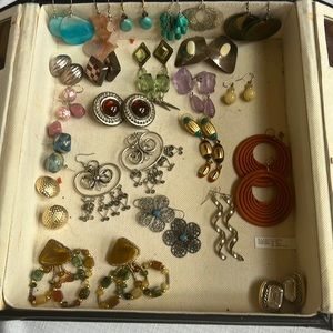 20 pairs of earings